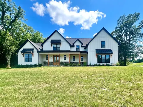 1040 Burnt House Rd, Lebanon, TN 37090