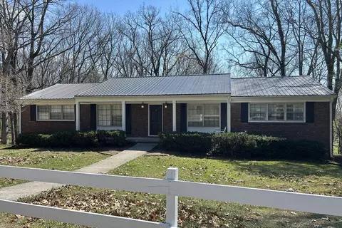 1122 James Blvd, Signal Mountain, TN 37377
