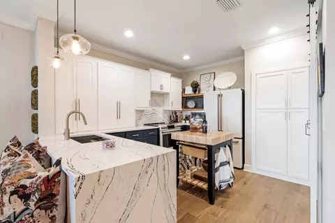 309 Seven Springs Way #403, Brentwood, TN 37027