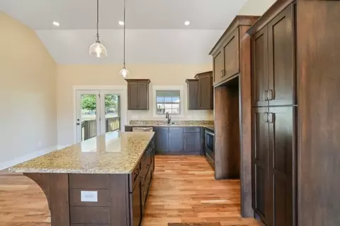 Kitchen - 2087 Beverly Ct, Springfield, TN 37172 photo 2 of 3