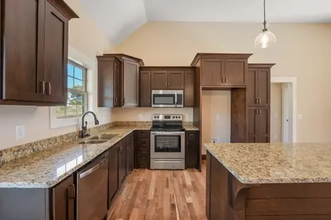 Kitchen - 2087 Beverly Ct, Springfield, TN 37172 photo 1 of 3
