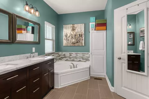 Bath - 239 Stephen St, Dickson, TN 37055 photo 3 of 5