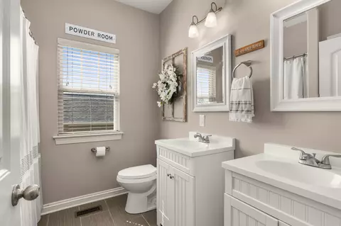 Bath - 239 Stephen St, Dickson, TN 37055 photo 1 of 5