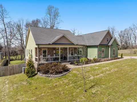 Exterior - 239 Stephen St, Dickson, TN 37055 photo 2 of 18