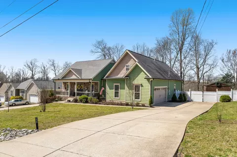 Exterior - 239 Stephen St, Dickson, TN 37055 photo 3 of 18