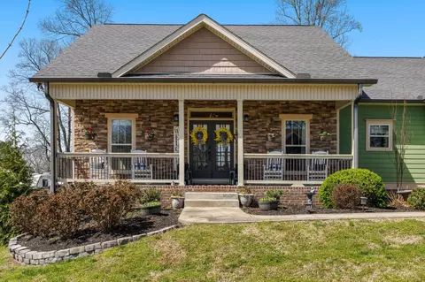 Exterior - 239 Stephen St, Dickson, TN 37055 photo 4 of 18