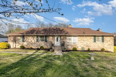 119 Country Club Dr, Hendersonville, TN 37075