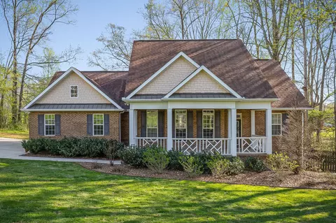 931 Golf Club Rd, Mcminnville, TN 37110