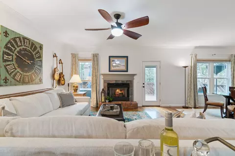 Living - 137 Cavalry Dr, Franklin, TN 37064 photo 2 of 7