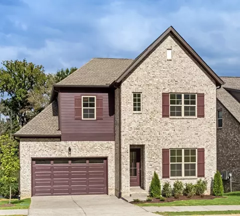 2044 Blackstone Dr, Hendersonville, TN 37075