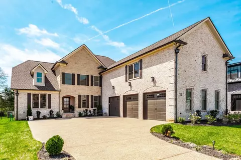 1132 Willow Springs Dr, Lebanon, TN 37087