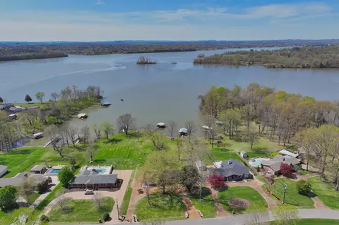 242 Hidden Lake Rd, Hendersonville, TN 37075
