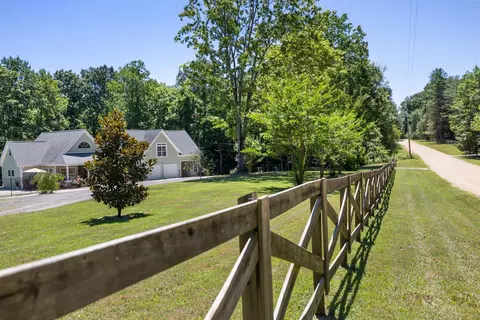 7916 E Plunders Creek Rd, Dickson, TN 37055 photo 9