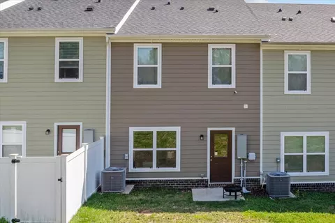 Exterior - 305 Masters Way, Dickson, TN 37055 photo 7 of 10
