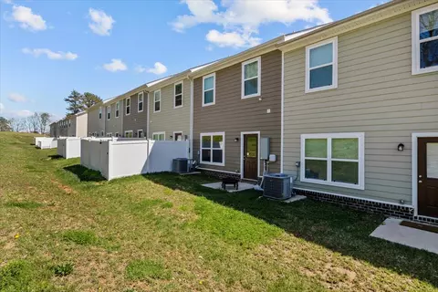Exterior - 305 Masters Way, Dickson, TN 37055 photo 5 of 10