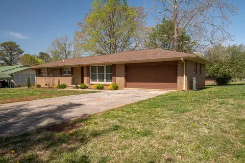 1706 Grandaddy Rd, Lawrenceburg, TN 38464
