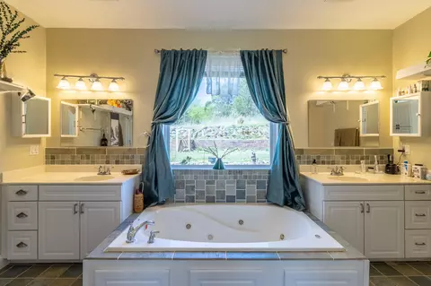 Bath - 256 Rivers Edge Rd, Dunlap, TN 37327 photo 3 of 4