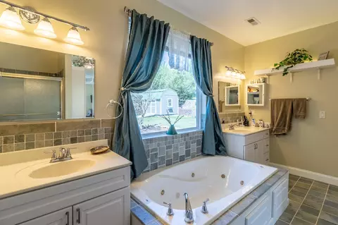 Bath - 256 Rivers Edge Rd, Dunlap, TN 37327 photo 2 of 4