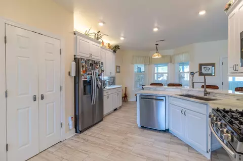 Kitchen - 256 Rivers Edge Rd, Dunlap, TN 37327 photo 5 of 6