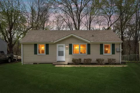 222 Creekside Dr, Clarksville, TN 37042