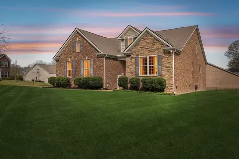 2320 Dewey Dr, Spring Hill, TN 37174