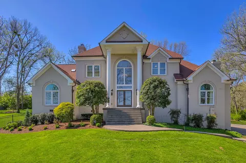817 Shadowstone Pl, Nashville, TN 37220