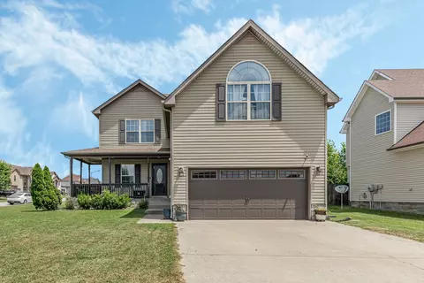 691 Fox Hound Dr, Clarksville, TN 37040