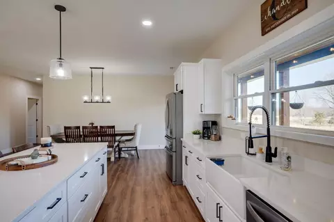Kitchen - 1592 Eno Rd, Dickson, TN 37055 photo 4 of 5