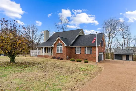 140 Covington Bnd, White House, TN 37188