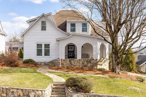 203 N Hermitage Ave, Lookout Mountain, TN 37350