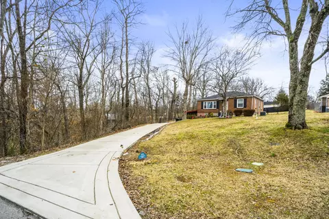 629 Draughon Dr, Greenbrier, TN 37073