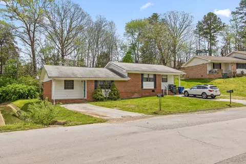 4706 Metro Park Ln, Hixson, TN 37343