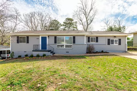 1208 Cranbrook Dr, Hixson, TN 37343
