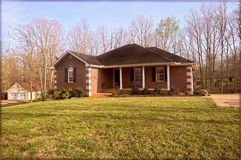 Exterior - 1012 Gilmer Dr, Centerville, TN 37033 photo 2 of 5