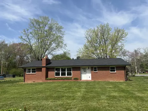1205 Ellington Dr, Lafayette, TN 37083