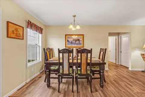 Dining - 835 Comer Rd, Morrison, TN 37357 photo 2 of 5