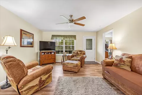 Living - 835 Comer Rd, Morrison, TN 37357 photo 2 of 5