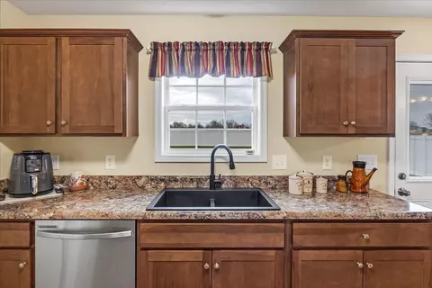 Kitchen - 835 Comer Rd, Morrison, TN 37357 photo 1 of 2