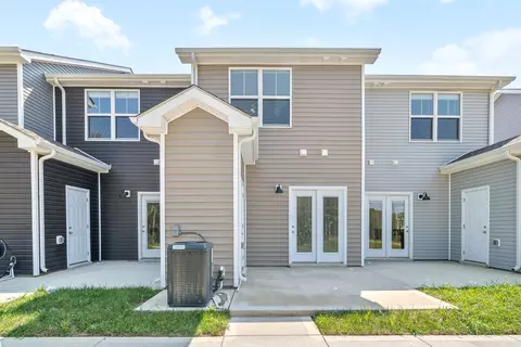 110 Quarry Point Dr, Clarksville, TN 37043