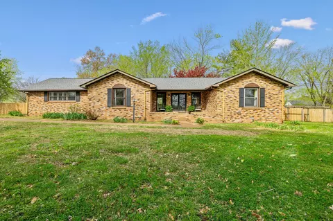 135 Dawn Ct, La Vergne, TN 37086