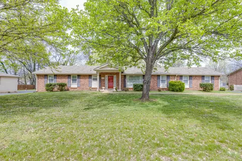 110 Walnut Ln, Columbia, TN 38401
