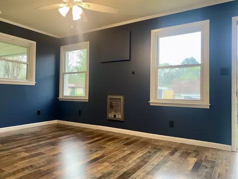 Living - 107 Sunset Cir, Centerville, TN 37033 photo 3 of 9
