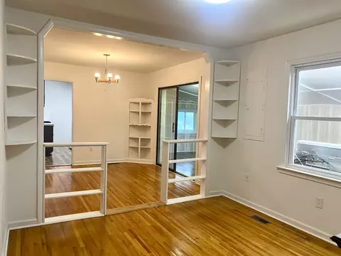 Living - 107 Sunset Cir, Centerville, TN 37033 photo 6 of 9