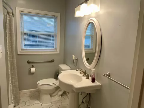 Bath - 107 Sunset Cir, Centerville, TN 37033 photo 1 of 2