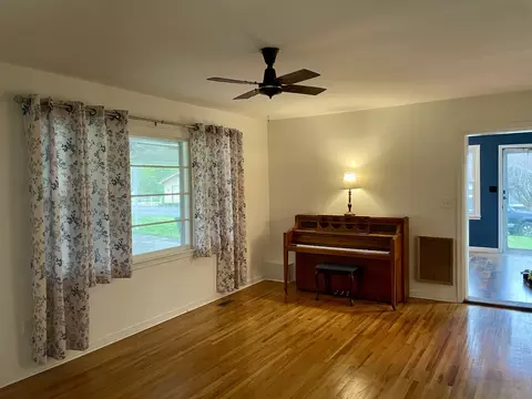 Living - 107 Sunset Cir, Centerville, TN 37033 photo 1 of 9