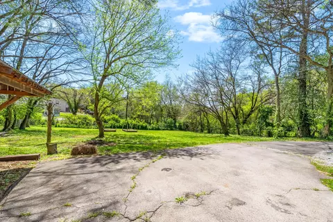 240 E Old Trenton Rd, Clarksville, TN 37043