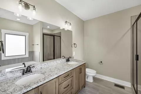 Bath - 2041 Beverly Ct, Springfield, TN 37172 photo 2 of 3