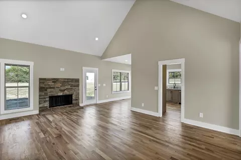 Living - 2041 Beverly Ct, Springfield, TN 37172 photo 1 of 3