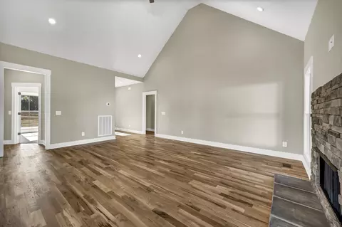 Living - 2041 Beverly Ct, Springfield, TN 37172 photo 3 of 3