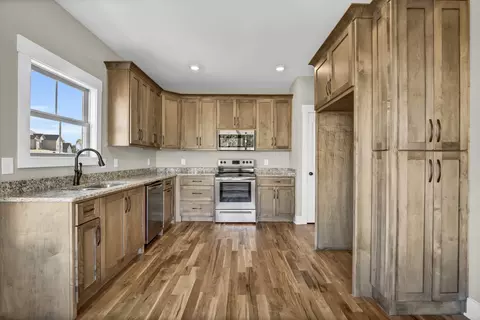 Kitchen - 2041 Beverly Ct, Springfield, TN 37172 photo 1 of 2